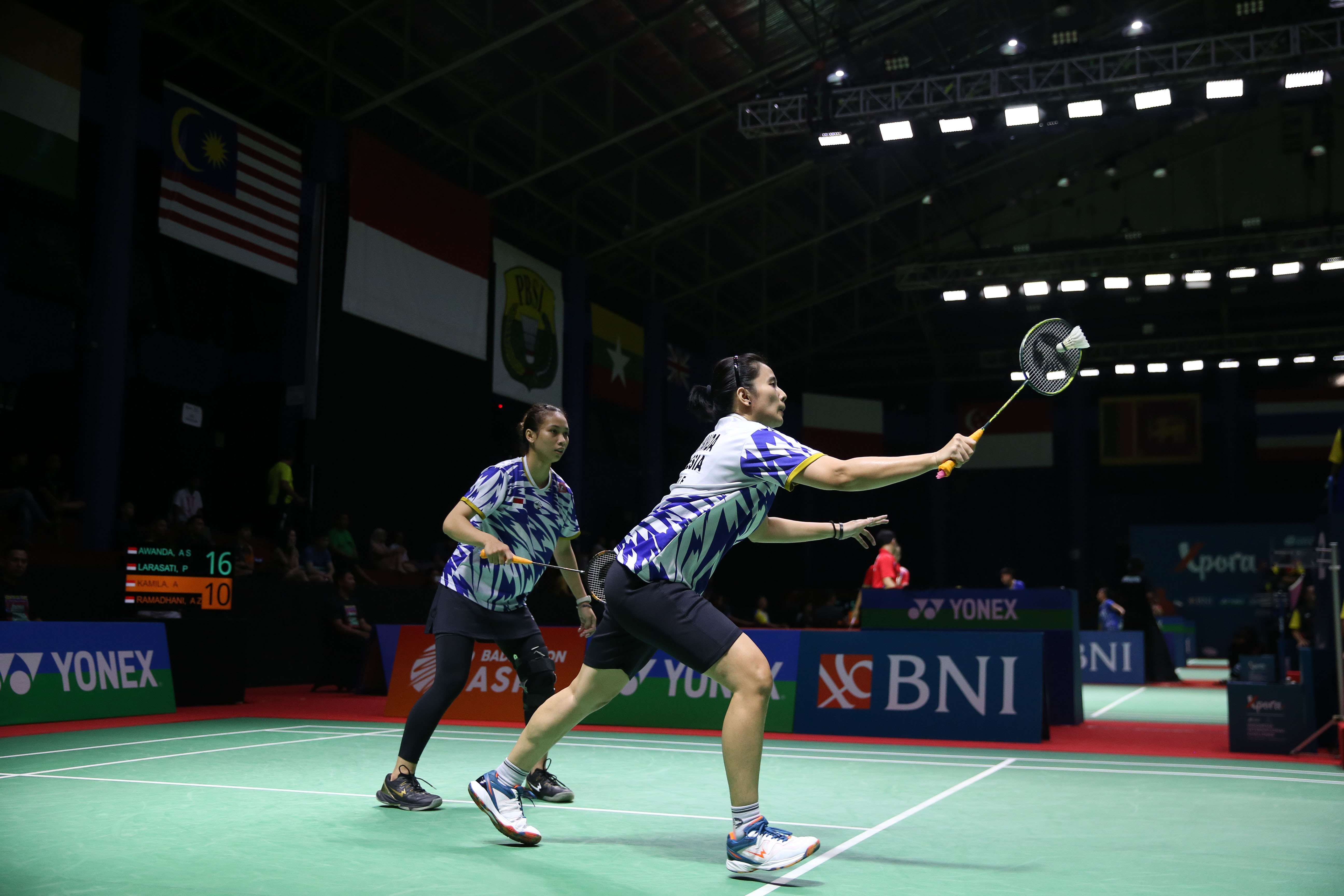 Sportchilarning bir-biriga siltanishi videolari