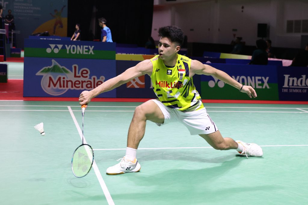 Kiyinish xonasida yalangoch sportchilar